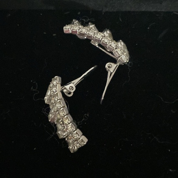 Elegant Silver Rhinestone Earrings - Picture 2 of 6